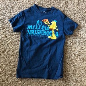 ❤️4/$10 Mellow Mushroom Shirt